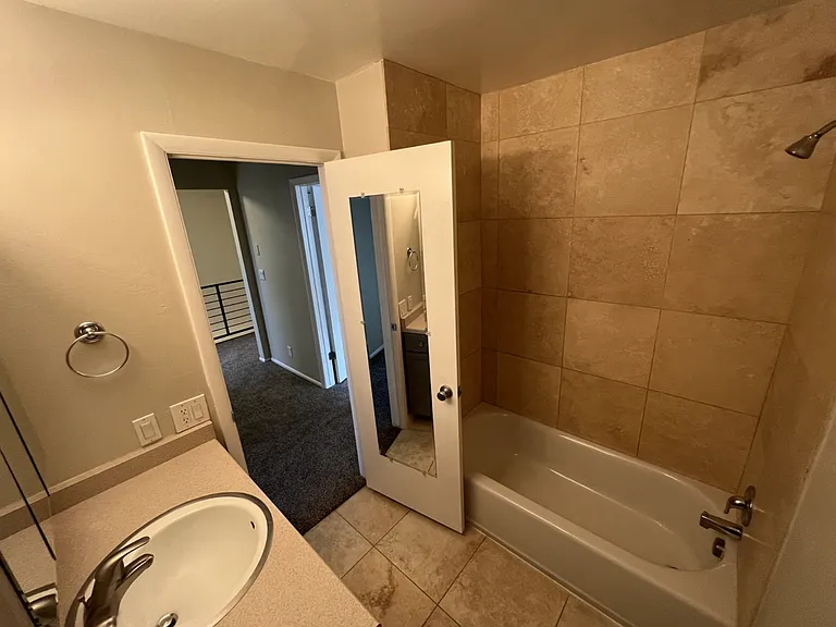 1813 S Laurelhurst Dr #1 — Photo 21