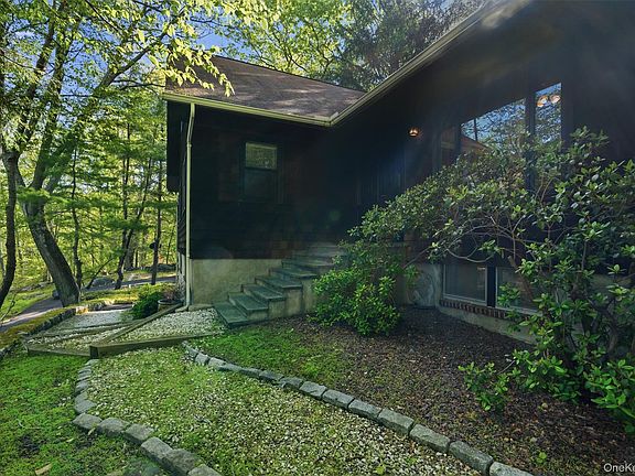 3rd image of 8 Upper Shad Road