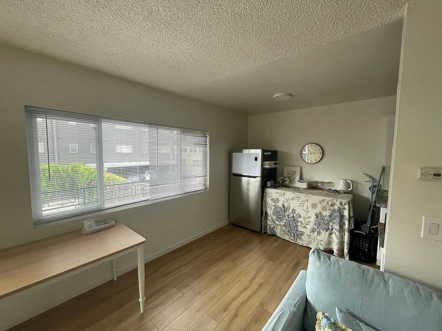 1 Bedroom Apartment 4 Block from the Lake!! Newly Remodeled & New Appliances — Photo 4