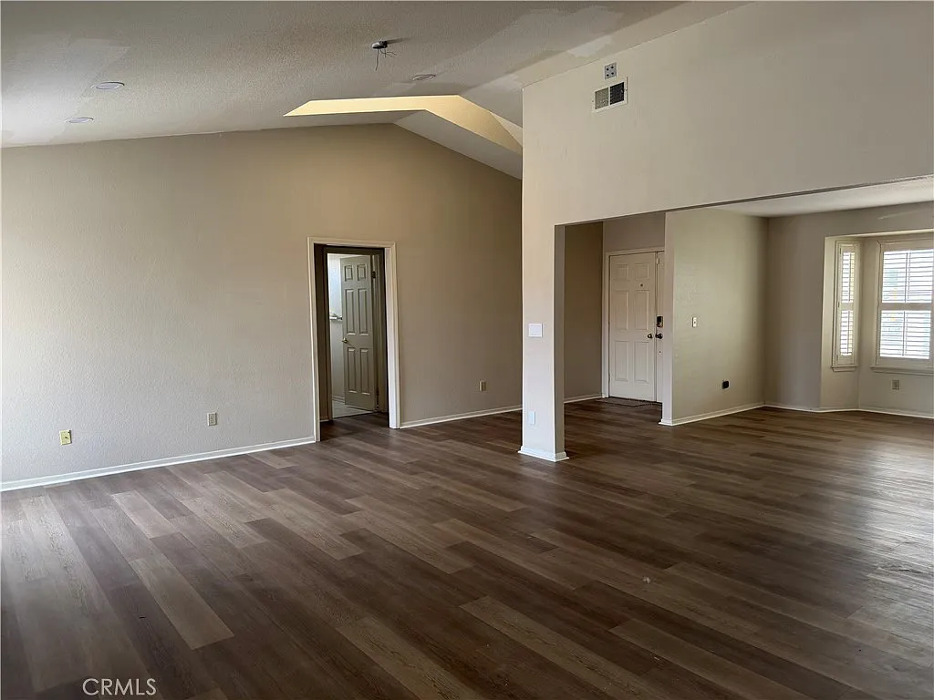 3 bed, 1916 sqft, $3,000 — Photo 3