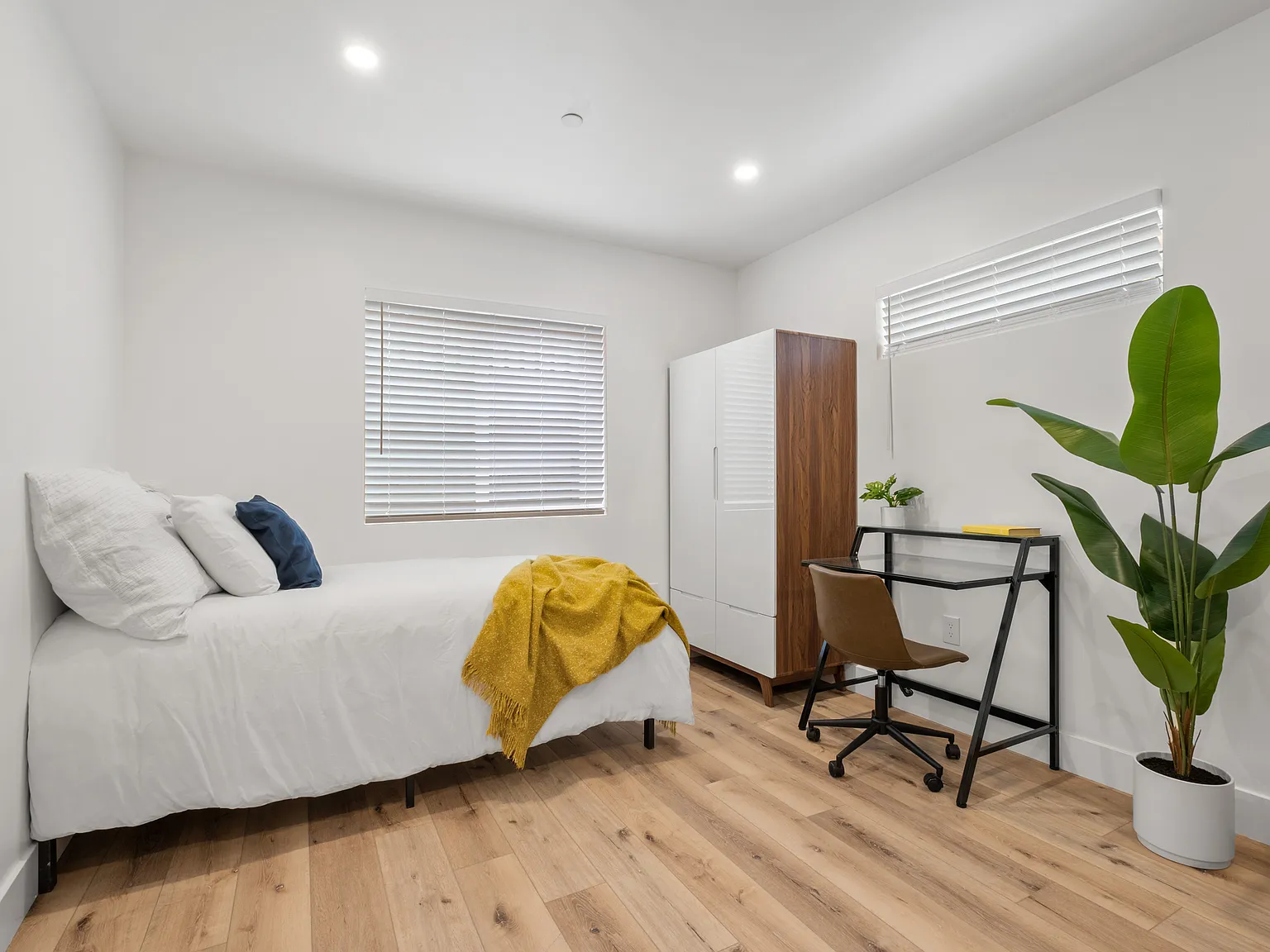 5 bed, 1288 sqft, $1,500 — Photo 1