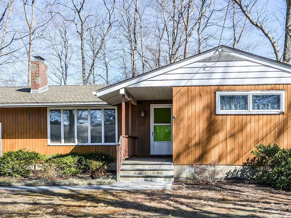 1st image of 300 Woodcliff Dr