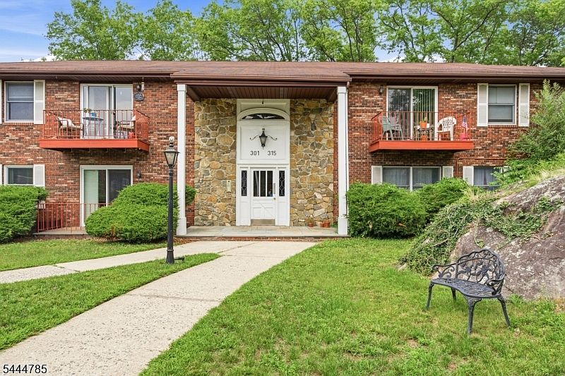 1st image of 315 Ringwood Ave