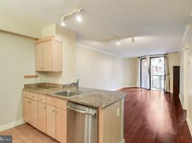 616 E St NW