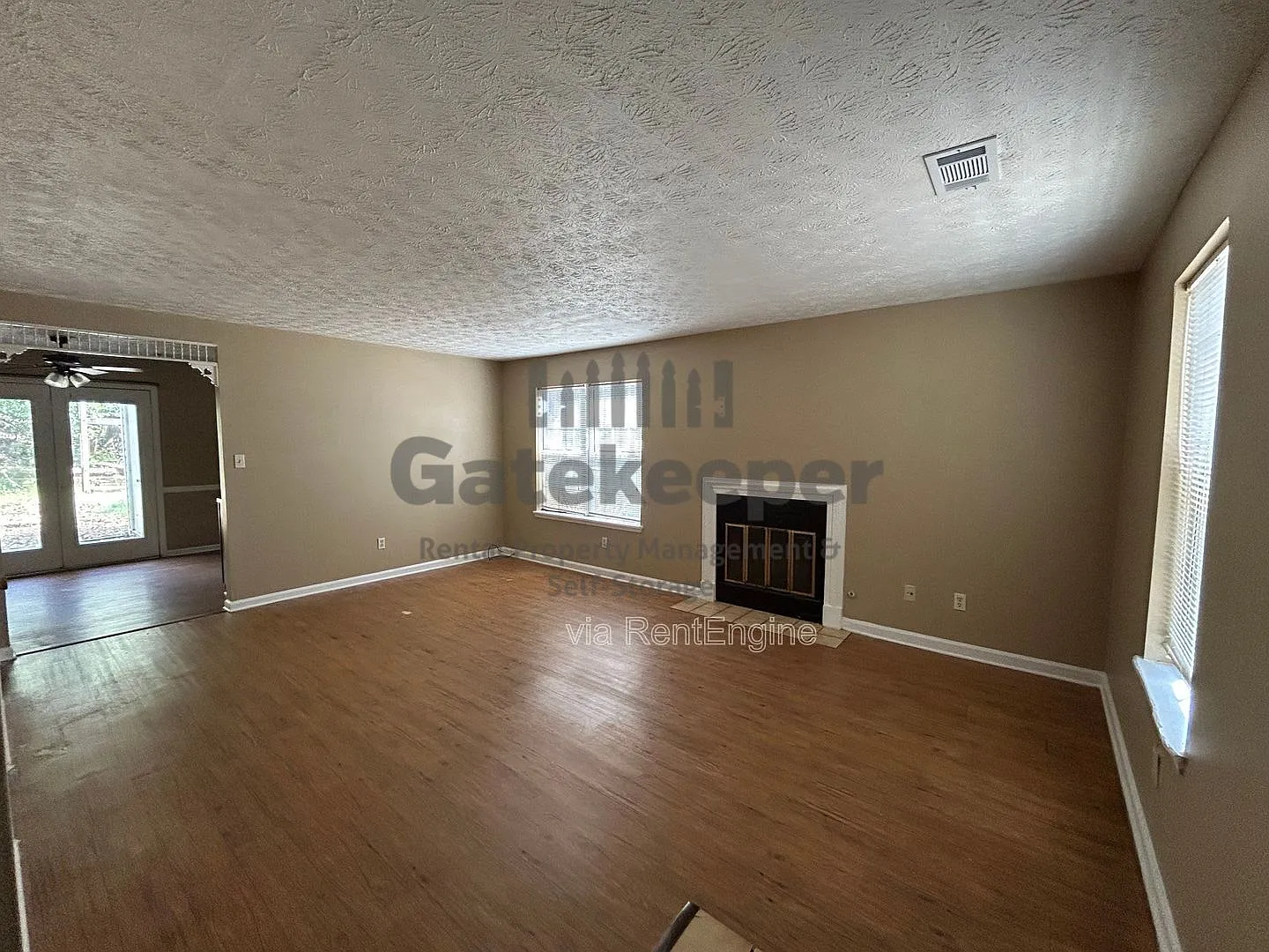 3 bed, 2.5 bath, 1506 sqft, $1,900 — Photo 2