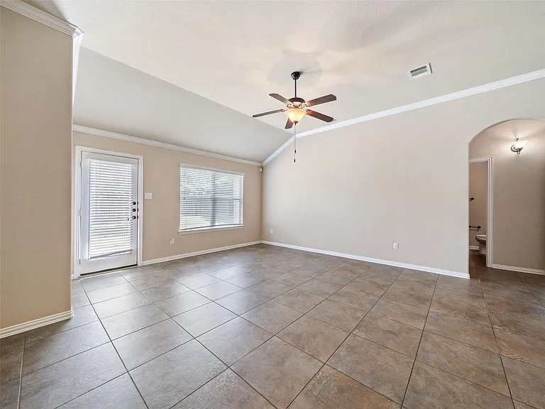1905 Meandering Meadows Dr — Photo 7