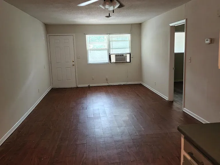 585 Marina St — Photo 3