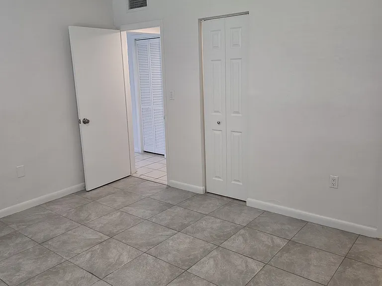 6530 Lake Patricia Dr #E15 — Photo 9