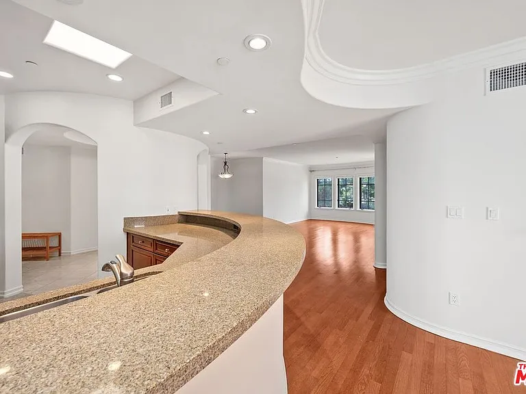 1000 Granville Ave #404 — Photo 34