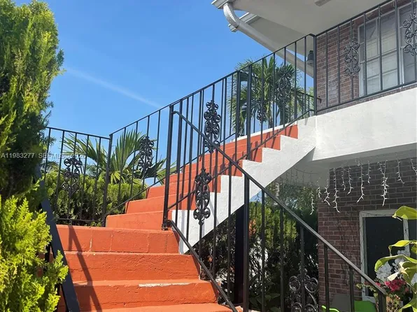 1050 Atlantic Shores Blvd APT 211, Hallandale, FL 33009