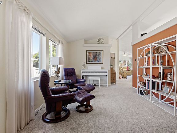4th image of 3220 Crescent Ave Space 82