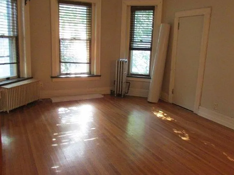 121 E Gilman St — Photo 33