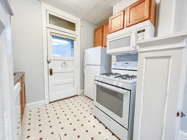3951 N Hoyne Ave #2 — Photo 2