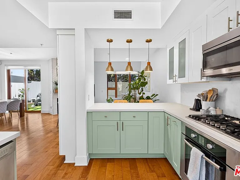1327 Euclid St #3 — Photo 12