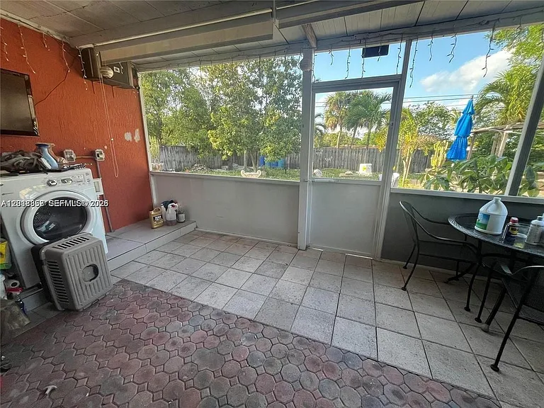 3421 SW 12th Ct — Photo 16