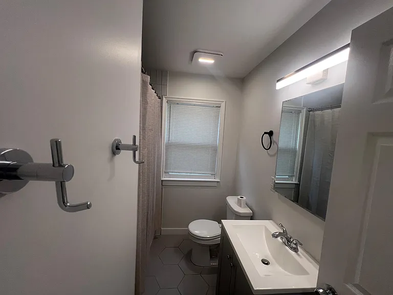 1876 Chelton Ave W — Photo 10