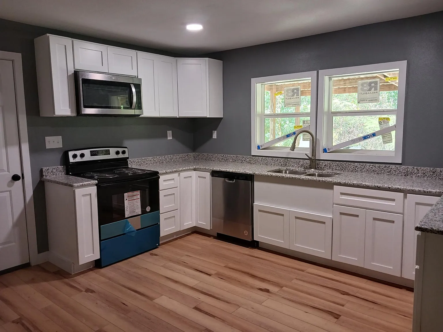 3 bed, 2.5 bath, 2065 sqft, $1,600 — Photo 3