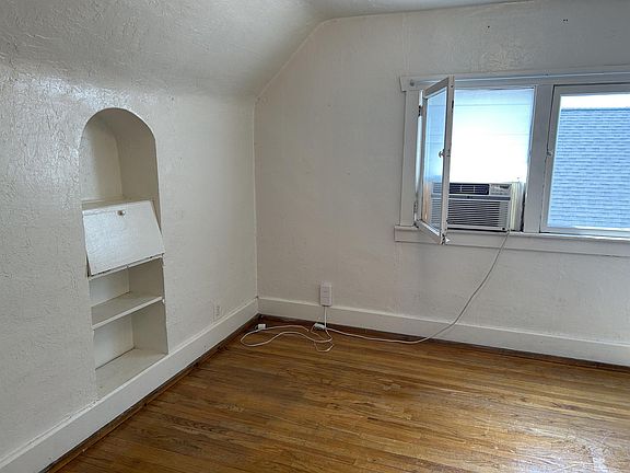 4th image of 919 E Princeton Ave