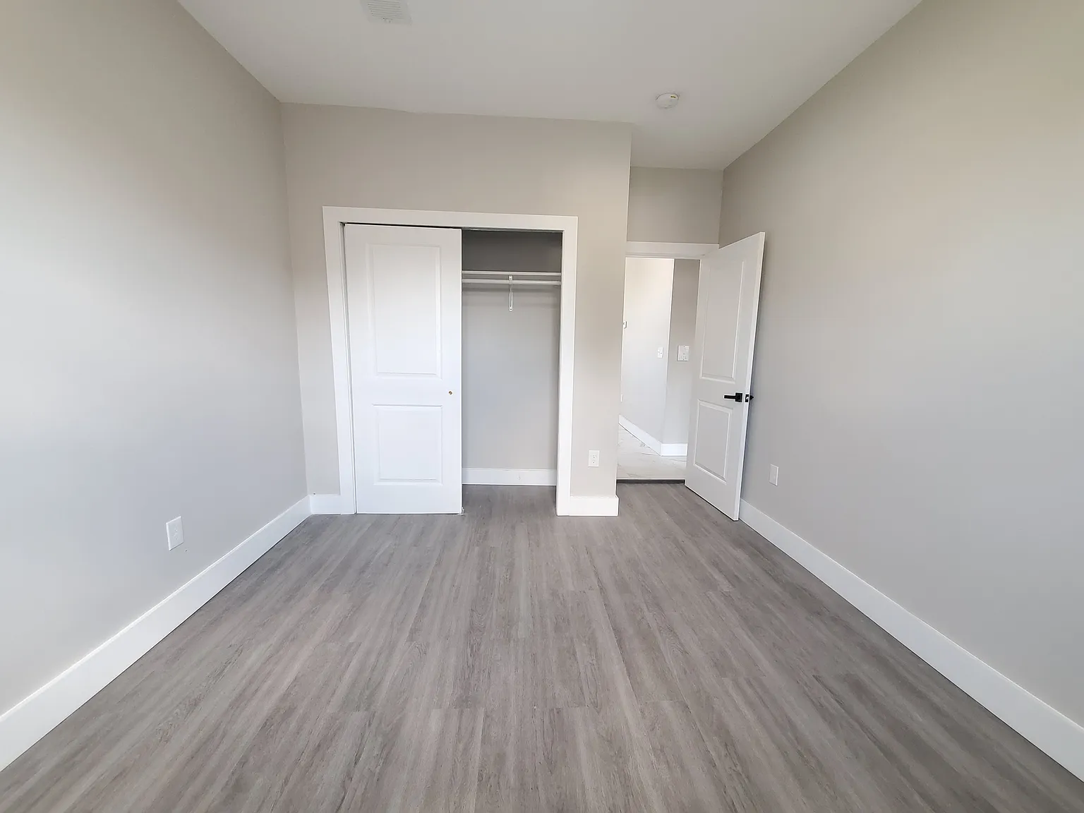 3 bed, 1000 sqft, $2,250 — Photo 3