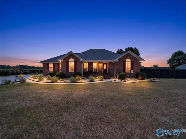 24795 Peety Ln, Athens, AL 35613