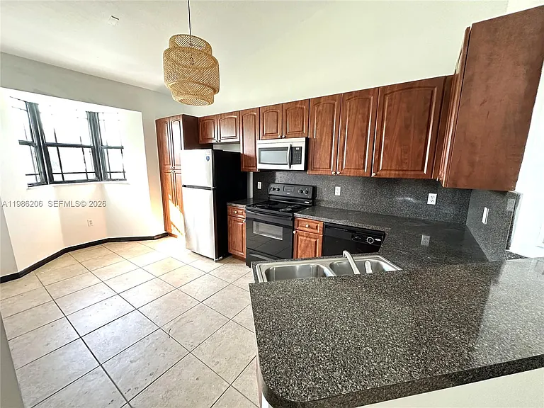 3550 NE 5th St #202 — Photo 11