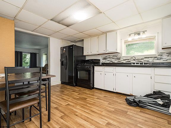 3rd image of 1004 College Ave