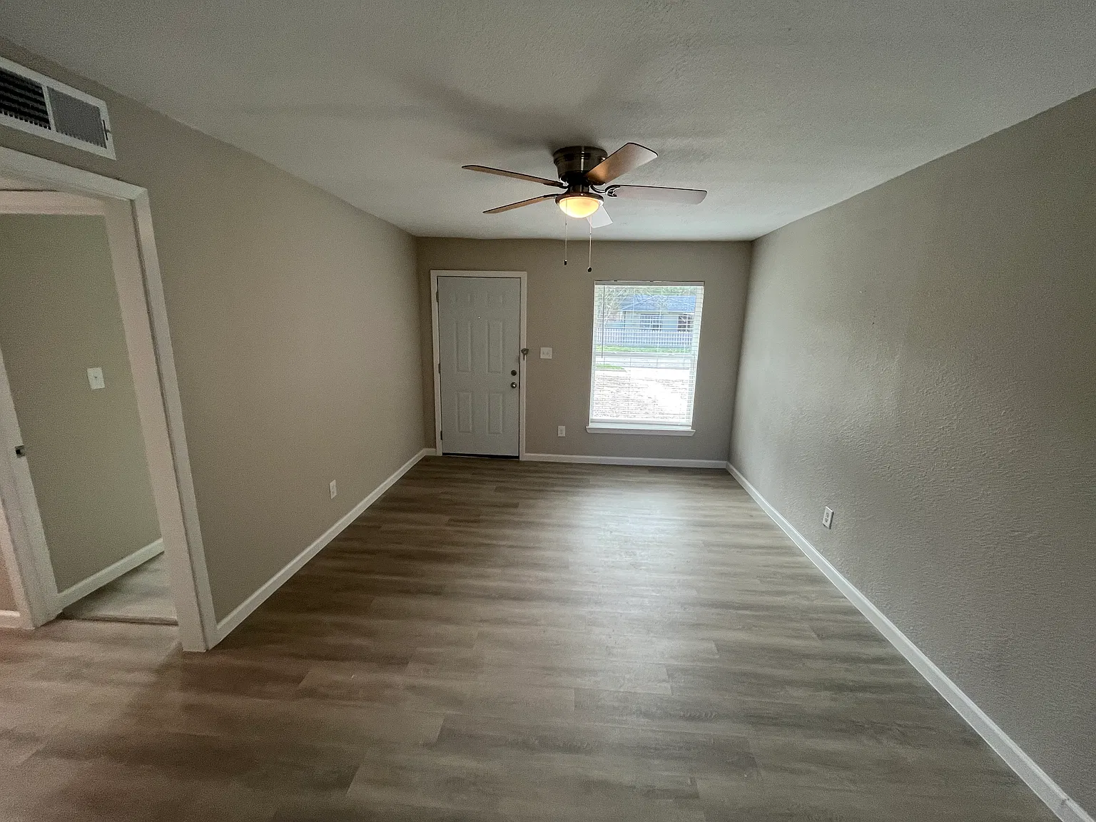 3 bed, 960 sqft, $1,650 — Photo 4