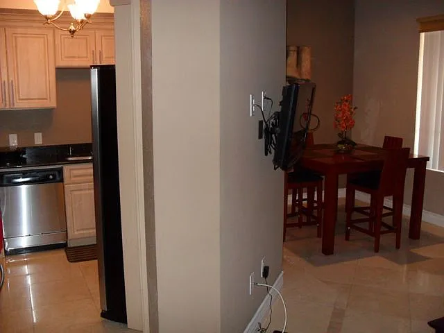 Meridian Luxury Top-Floor Condo with amazing Strip View (Electricity, Gas, and Internet included) — Photo 4