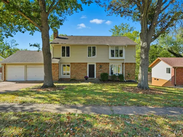 477 Ironwood Dr, Ballwin, MO 63011