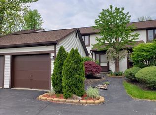 1054 Charlesgate Cir, East Amherst, NY 14051