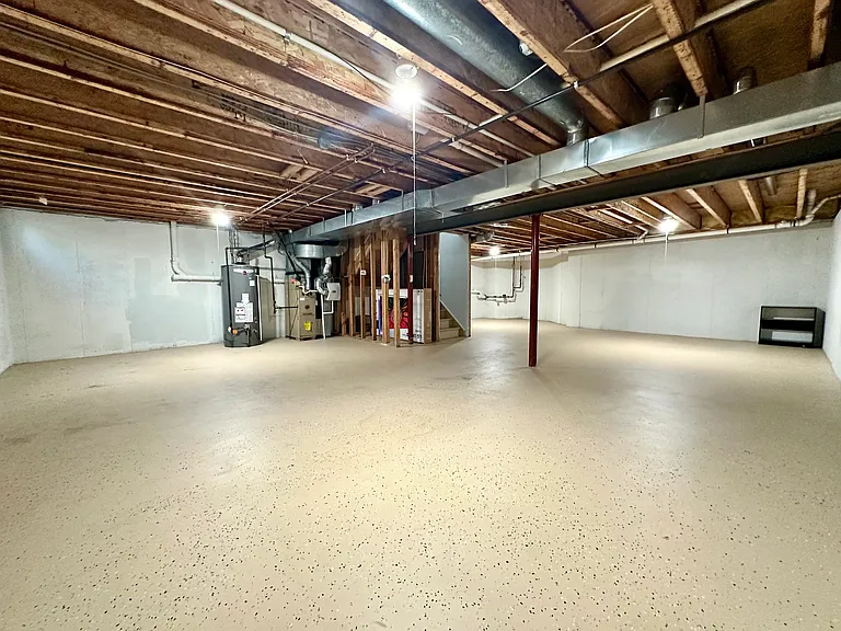 Huge Basement for Entertainment and Storage