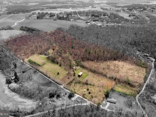 3195 Shamer Ln, Hampstead, MD 21074