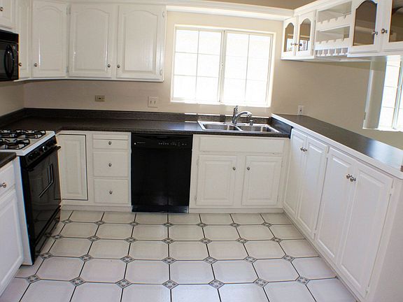 4th image of 7932 Westlawn Ave