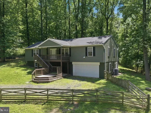 128 Orchard Lagoon Dr, Linden, VA 22642