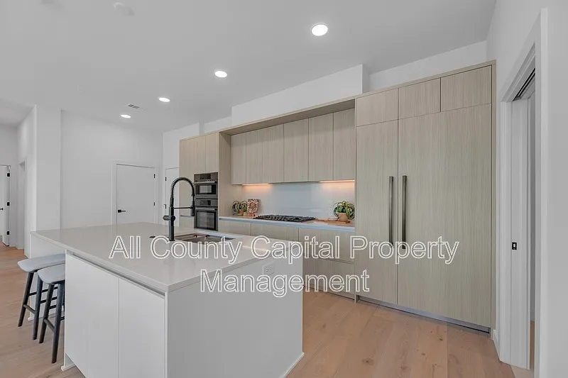 3 bed, 3.0 bath, 1619 sqft, $7,000 — Photo 4