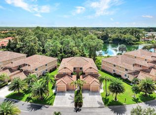 735 Luisa Ln APT 4, Naples, FL 34104