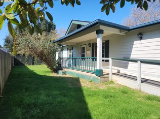 717 6th St, Brookings, OR 97415