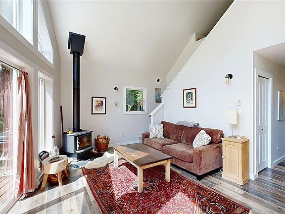 4th image of 883 Mary Rd