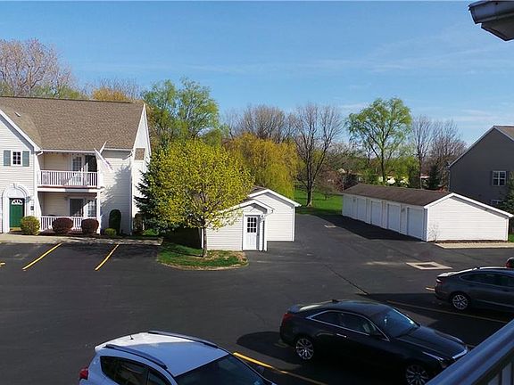 3rd image of 20 Brookfield Ln Unit 8