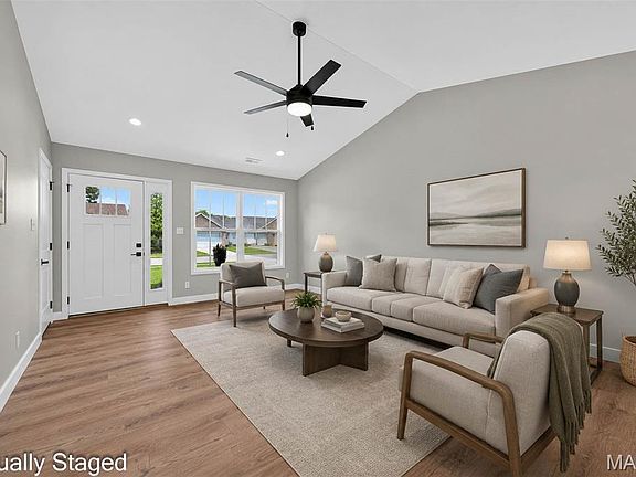 4th image of 40 Auburn Ct #B