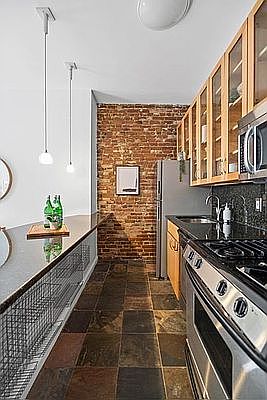 4th image of 60 Sterling Pl #2