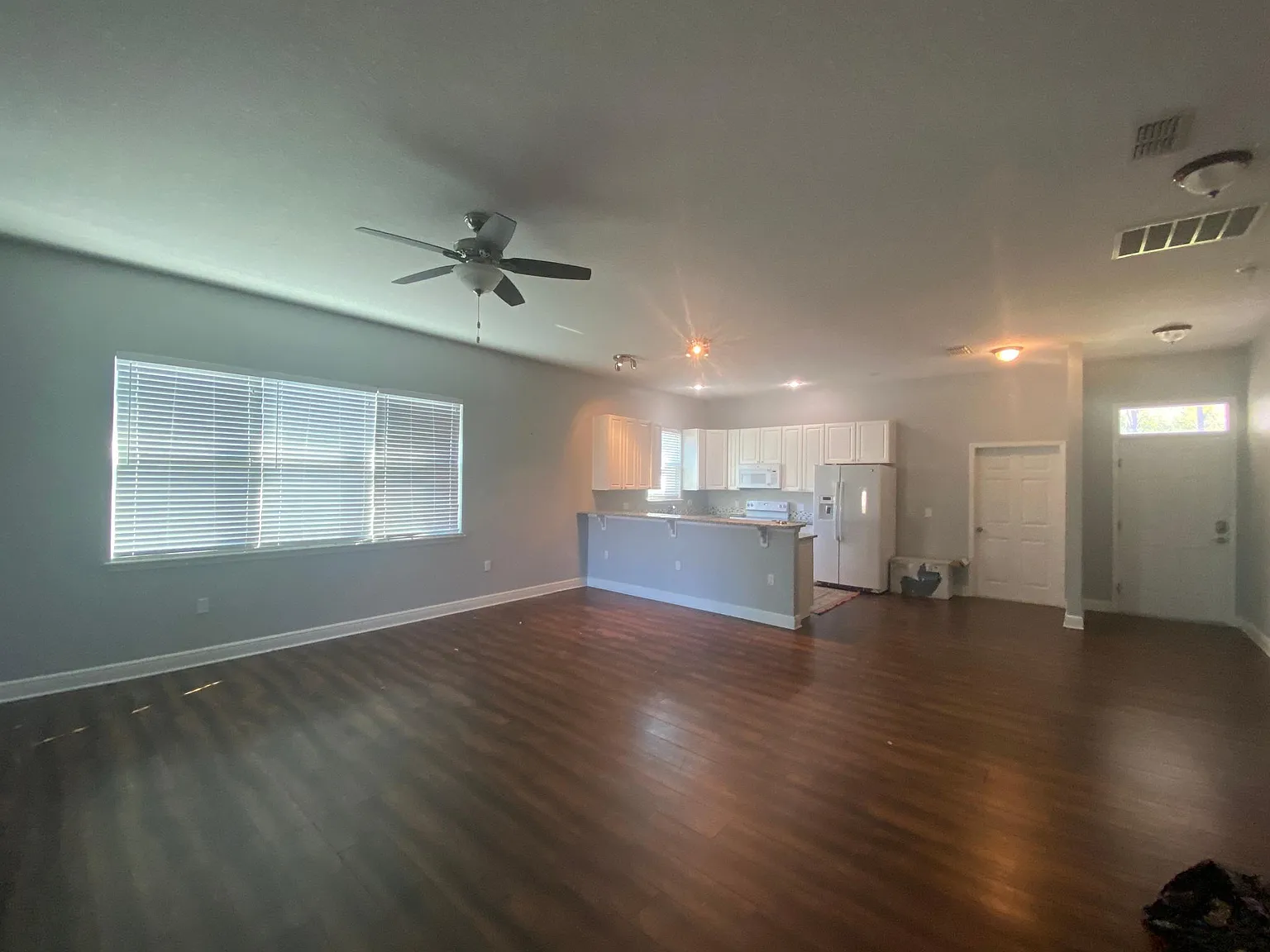 3 bed, 2296 sqft, $2,650 — Photo 3