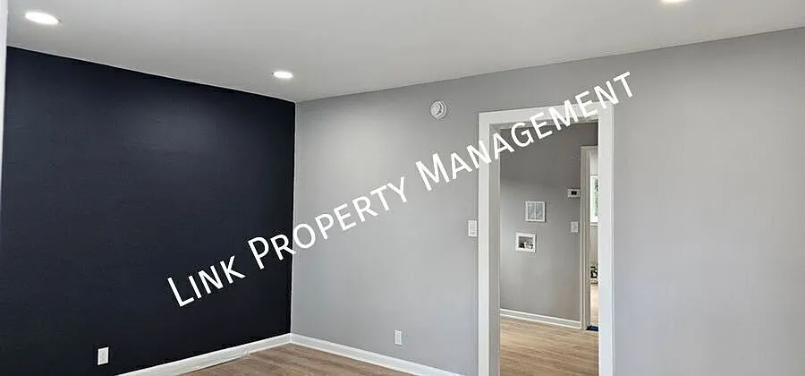 Completely Renovated 1 Bedroom with Washer and Dryer connections in Brainerd — Photo 4