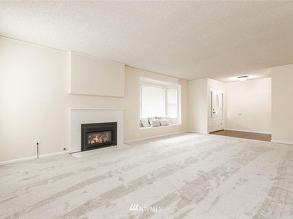 4th image of 2607 35th Ave SE