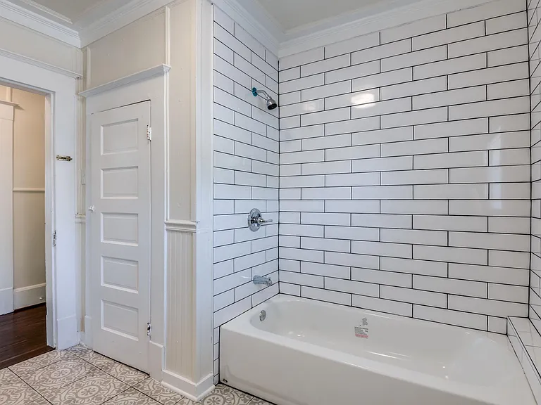 210 E Standifer St — Photo 18
