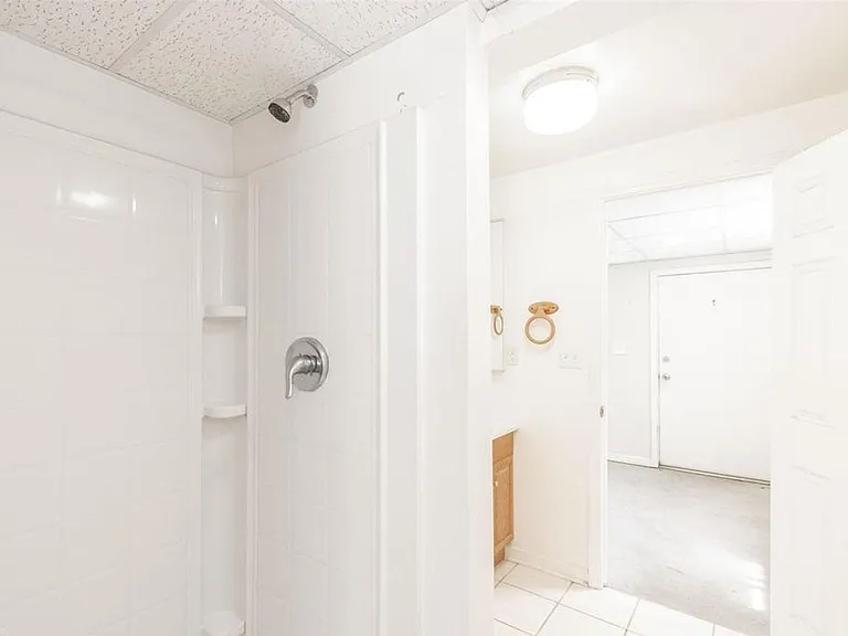 601 Broce Dr — Photo 8