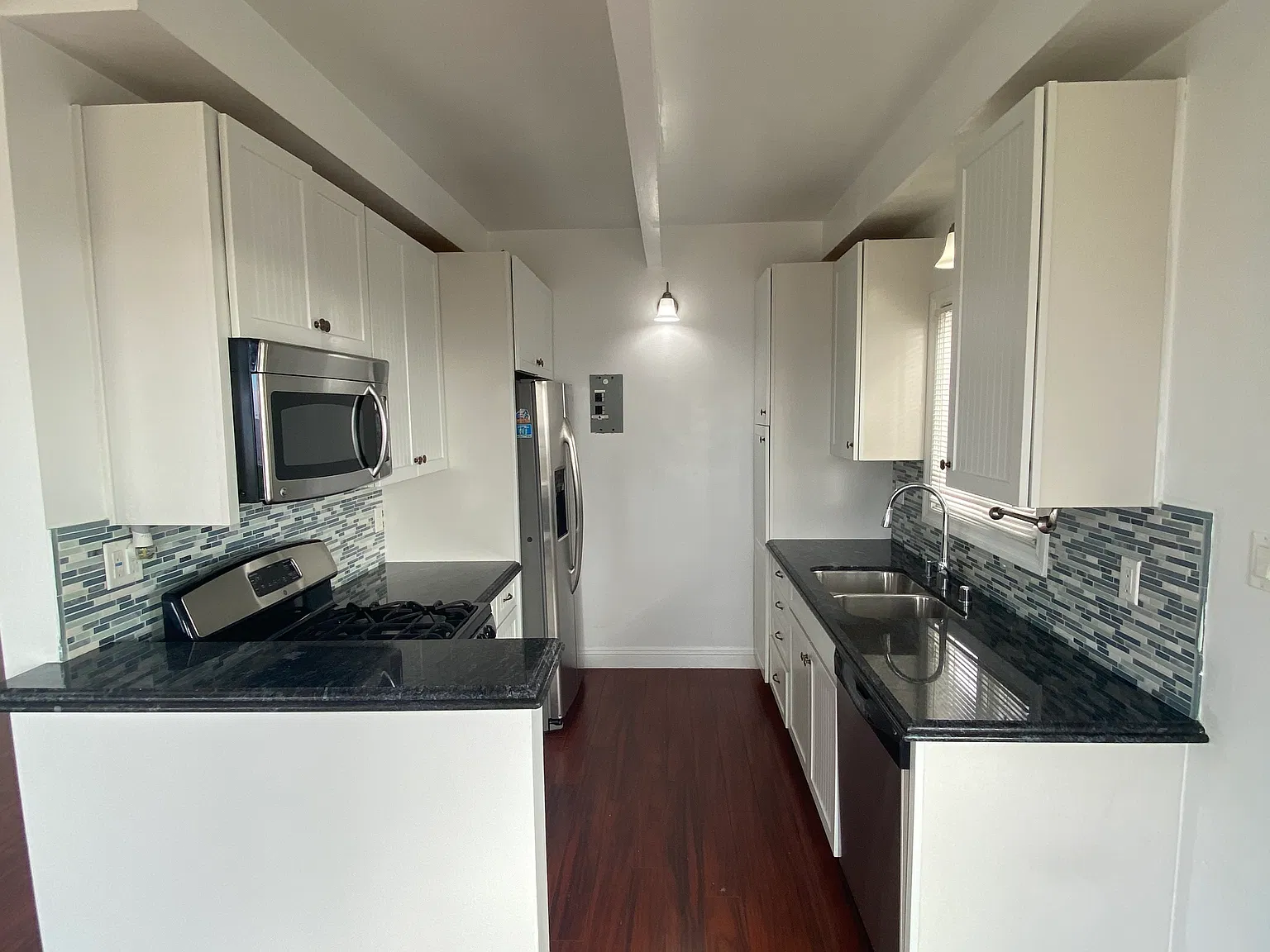 2 bed, 1000 sqft, $4,900 — Photo 4