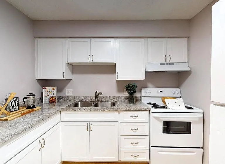 Stella West Apartments — Photo 11