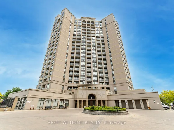 220 Forum Dr #907, Mississauga, ON L4Z 4K1