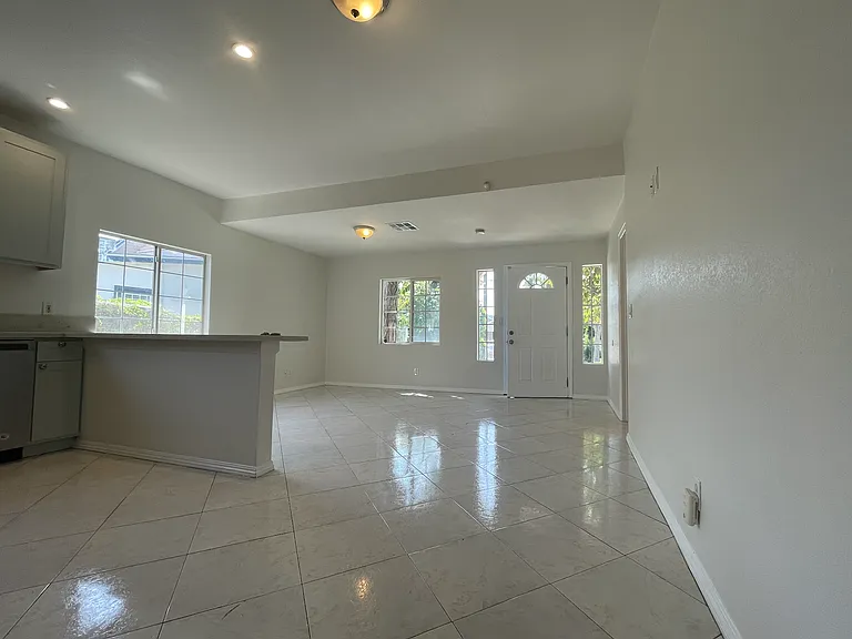 1759 W 35th St — Photo 8